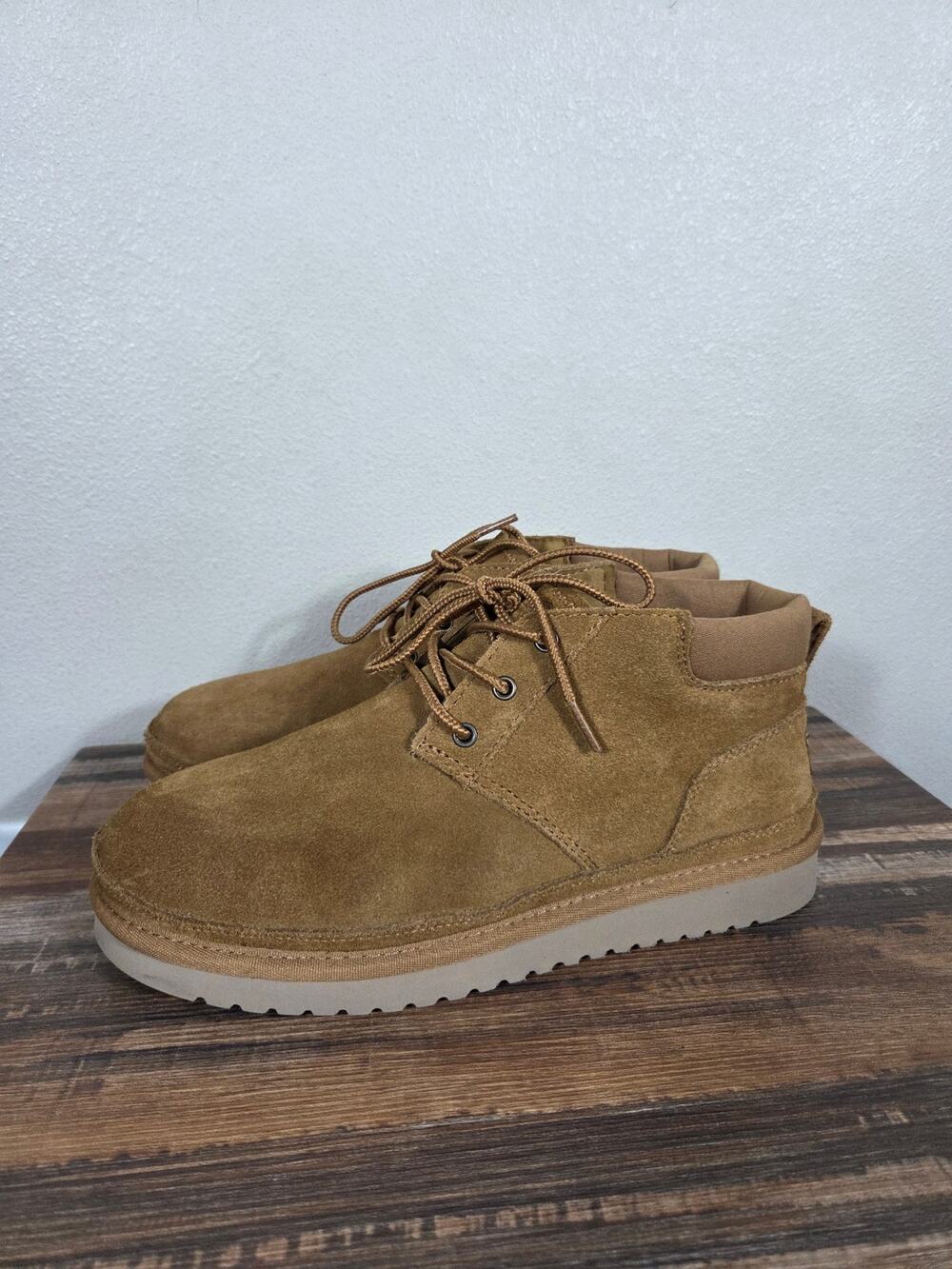 Koolaburra by UGG Woman's Advay Chestnut Brown Suede Leather Ankle Boot Size 10